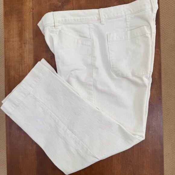 Ann Taylor Women's Cropped White Jeans, size 10 - Picture 3 of 12